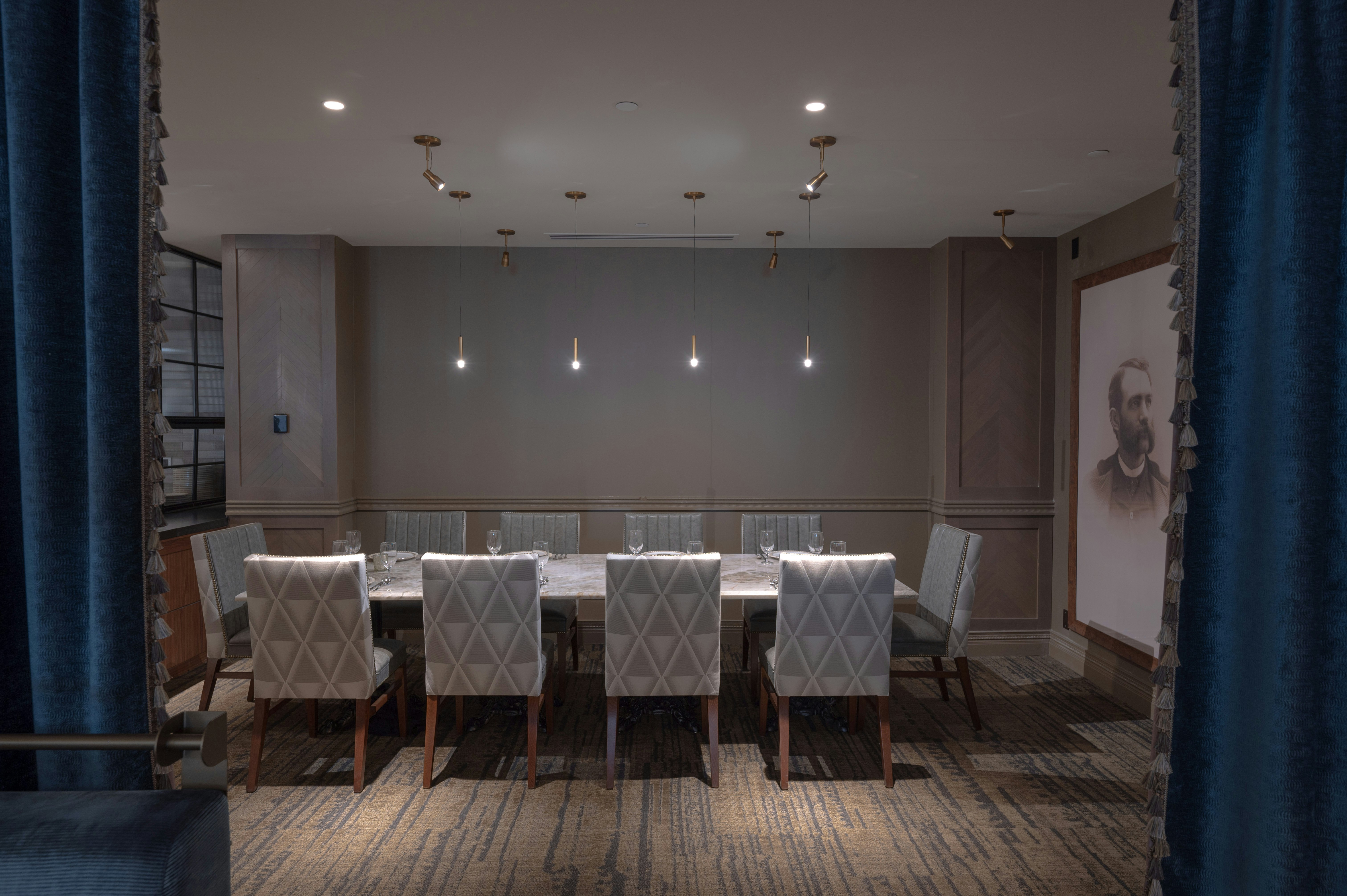 Hotel Fort Des Moines, Curio Collection by Hilton 76/81