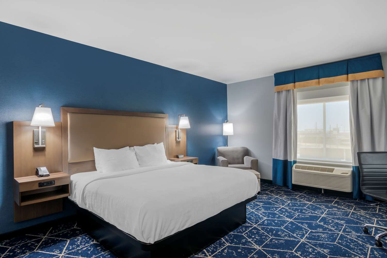 غرفة بسرير كينج لذوي الإعاقة، Best Western Plus St Louis Airport Hotelbest Western Plus St Louis Airport Hotel 2/7
