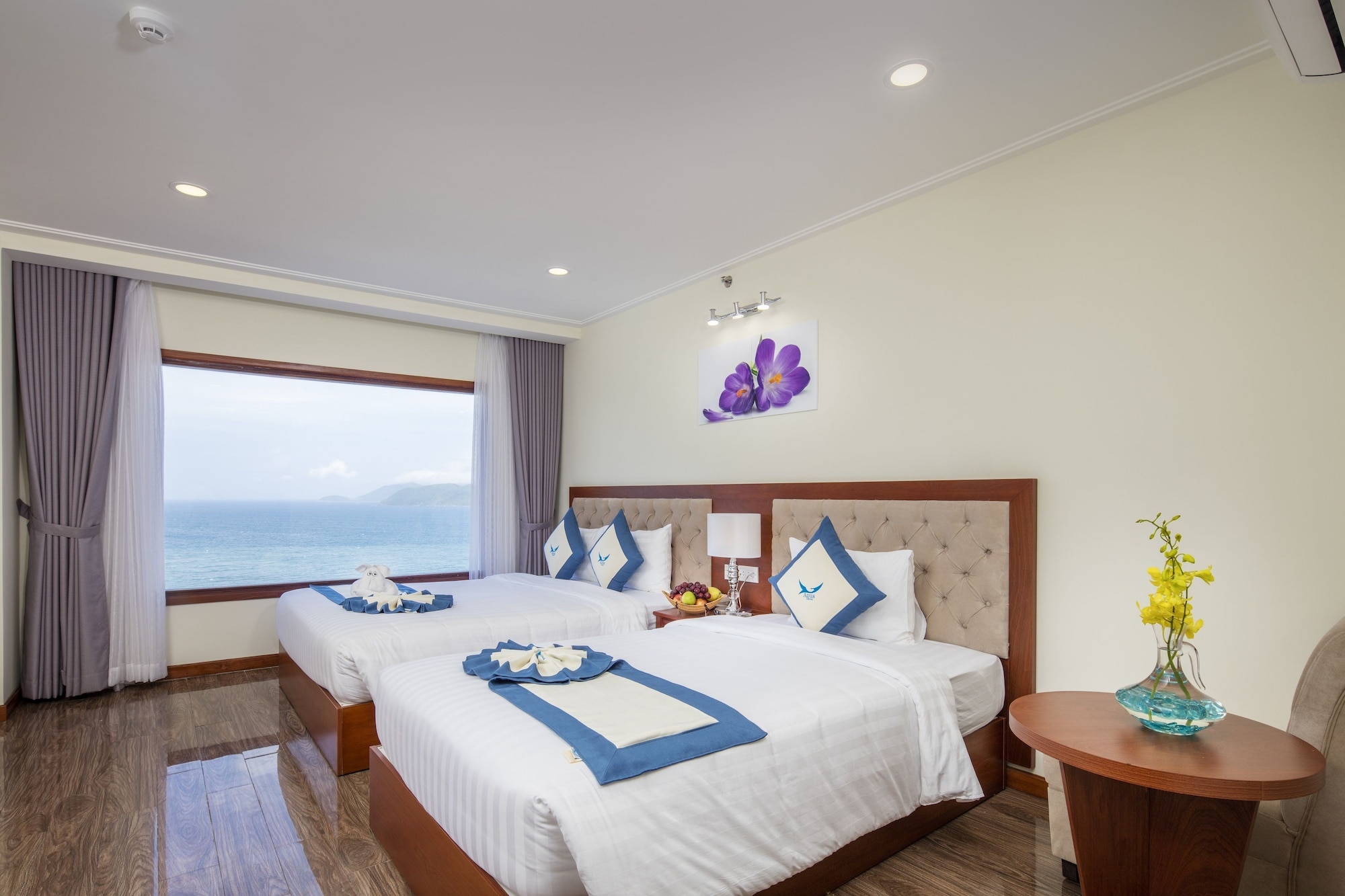 SENIOR, SEA VIEW