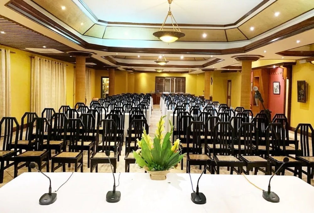 Aanari Hotel and Spa 62/82
