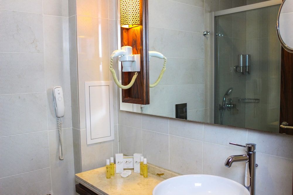 Midmar Deluxe Hotel 62/67