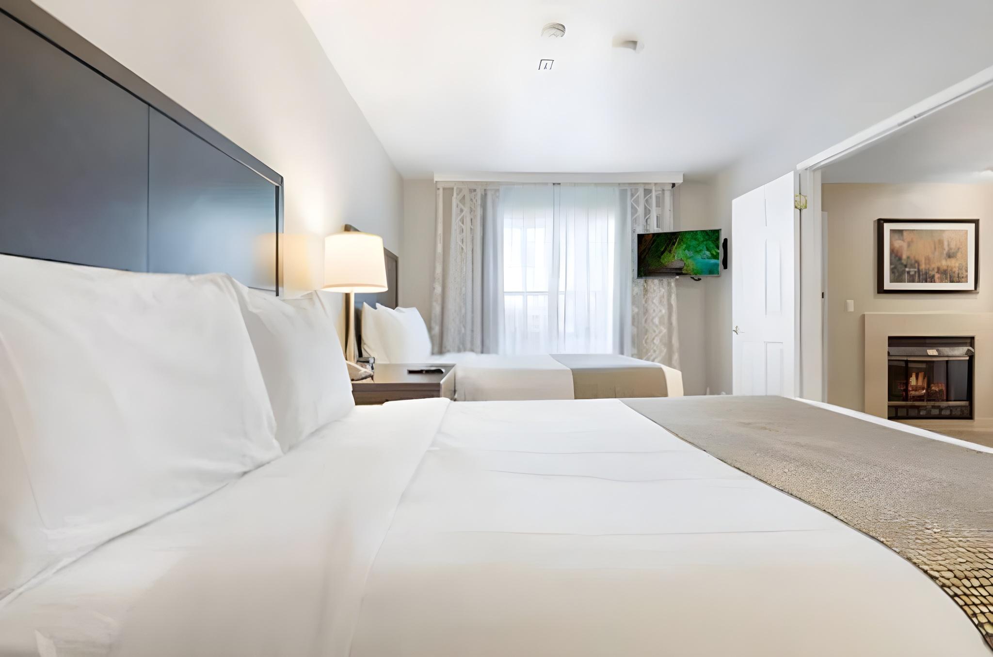Signature, Suite, Multiple Beds, Kitchen