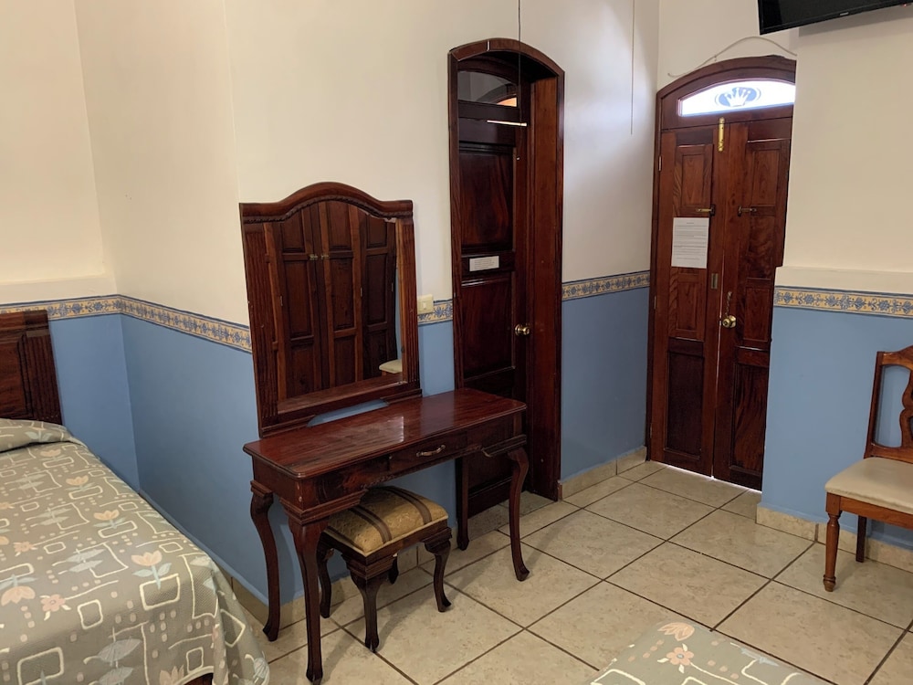 OYO Hotel Real De Cortes 26/28