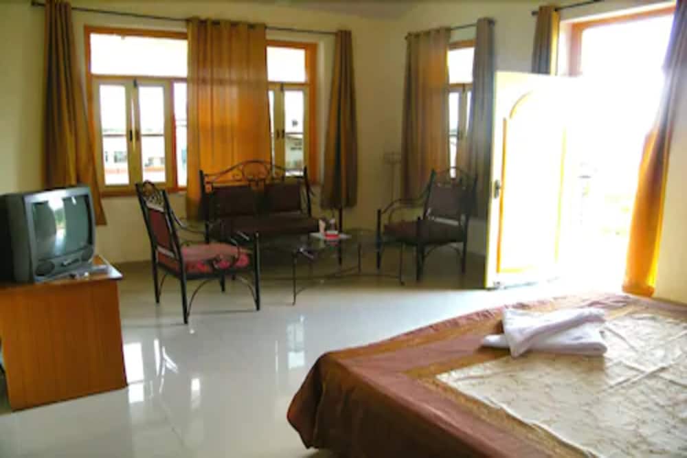 HOTEL SWARAJ RESORTS 28/73