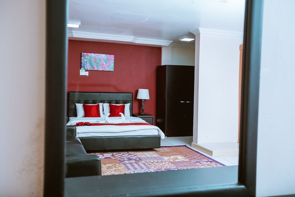 Mayfair Hotel 33/62