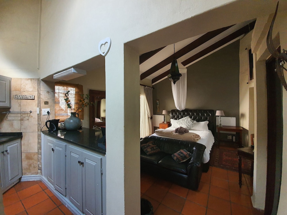 Waterhouse Guest Lodges 295 Indus Street 25/50