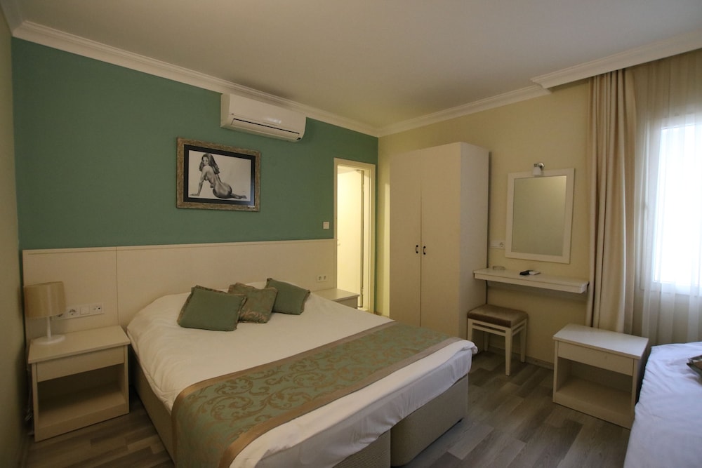 Artemis Hotel 9/69