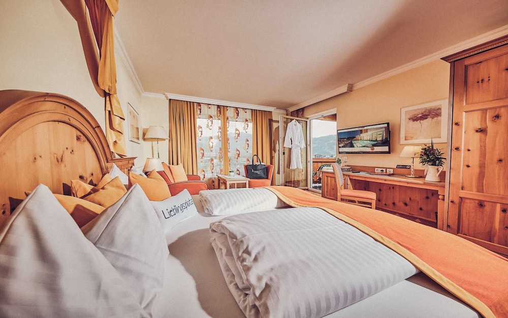 DELUXE, DOUBLE BED
