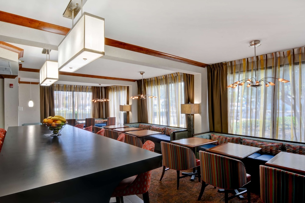 Hampton Inn Memphis-Poplar 47/53