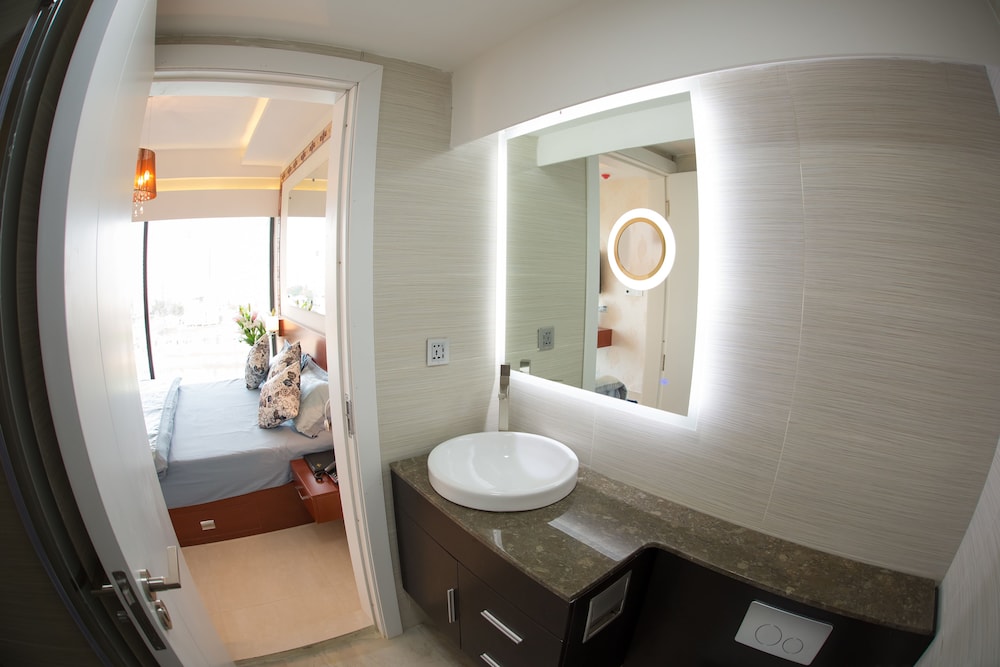 COVENTINA LAKE SUITES 65/65