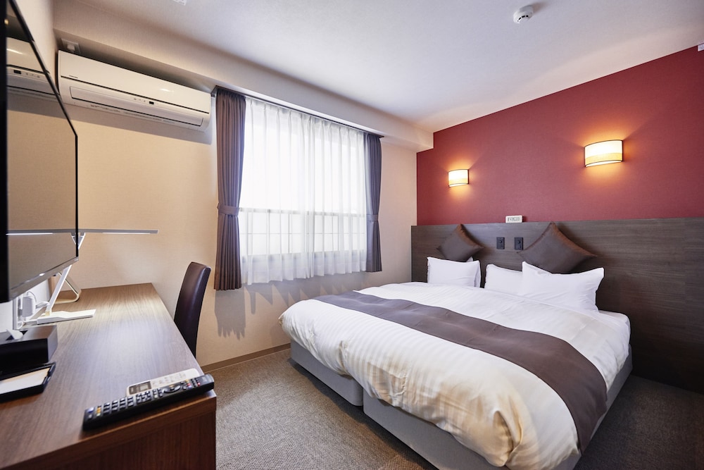 HOLLYWOOD, TWIN BEDS