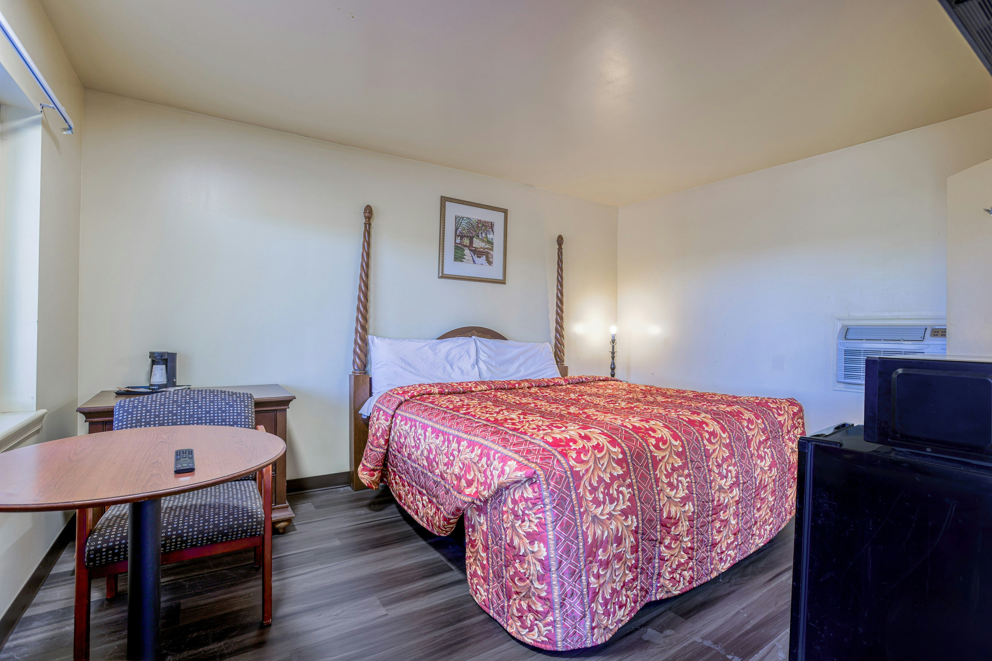 King Bed Non-Smoking, Whispering Pines by Hotel O Whitestone VA 4/5