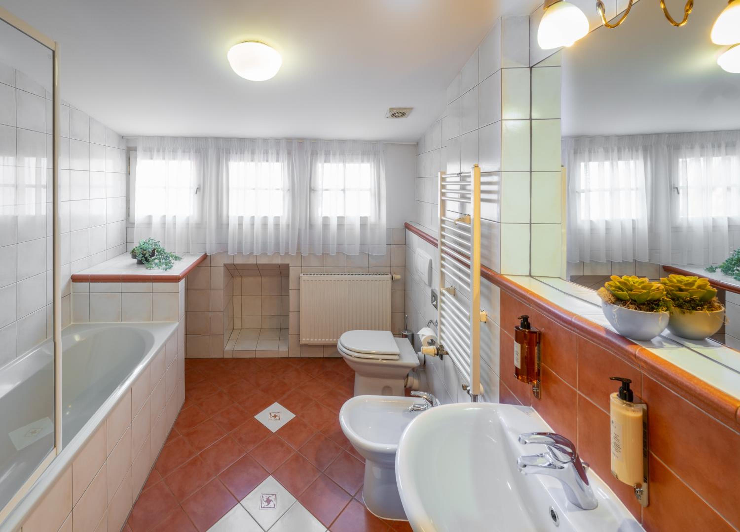 2 Bedrooms, Apartment, Attic، Chateau 9 Apartments by Adrez Living 4/4