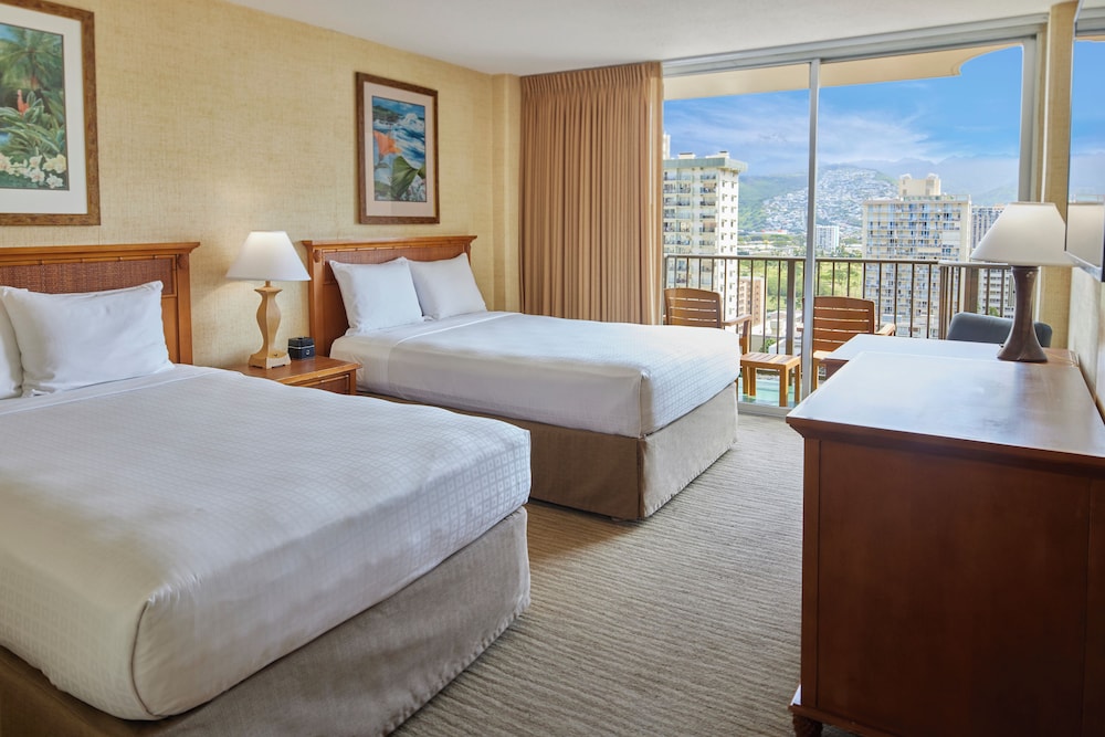 ROOM, CITY VIEW