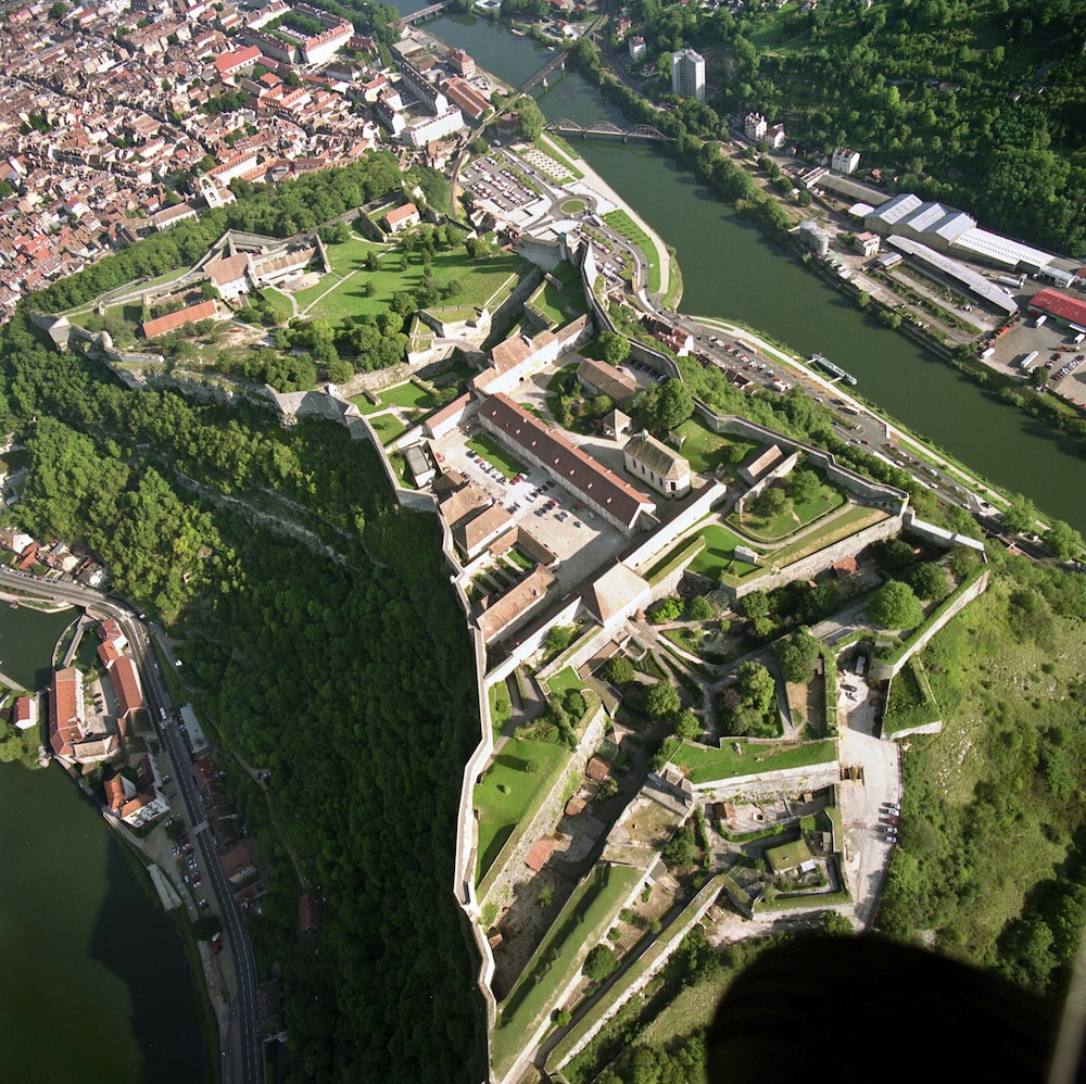 Ibis Besancon La City 72/74