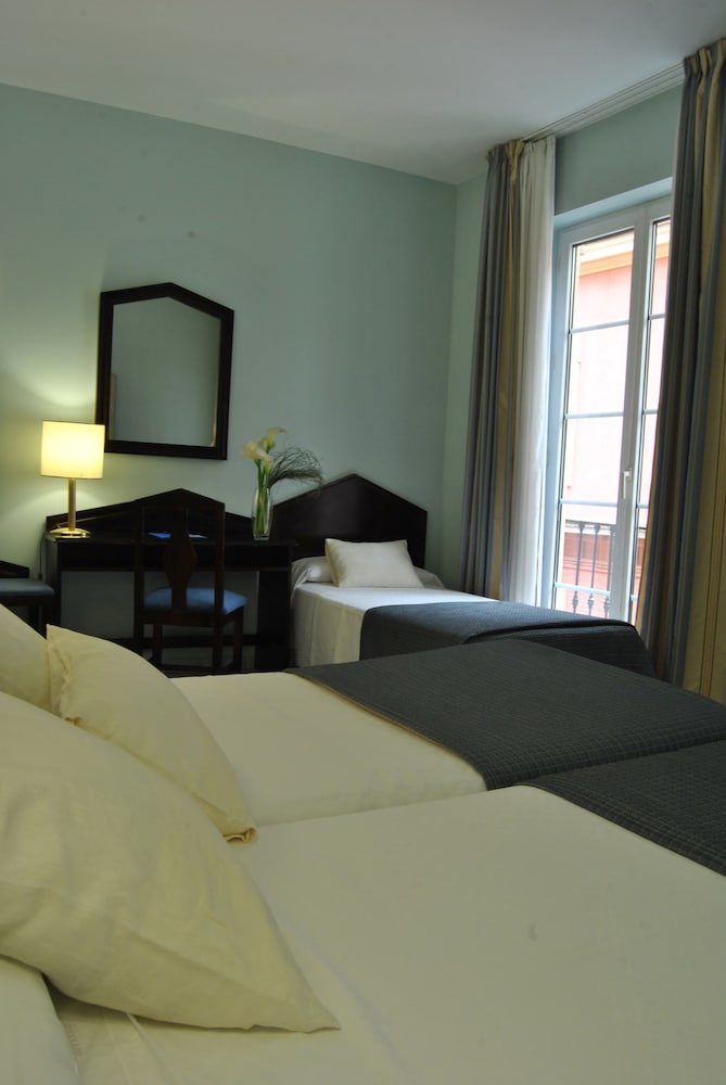 Navas Hotel 37/82