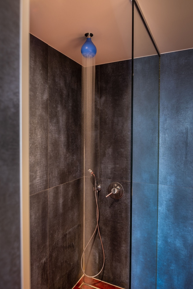 Essence Contemporary Living Hotel 25/50