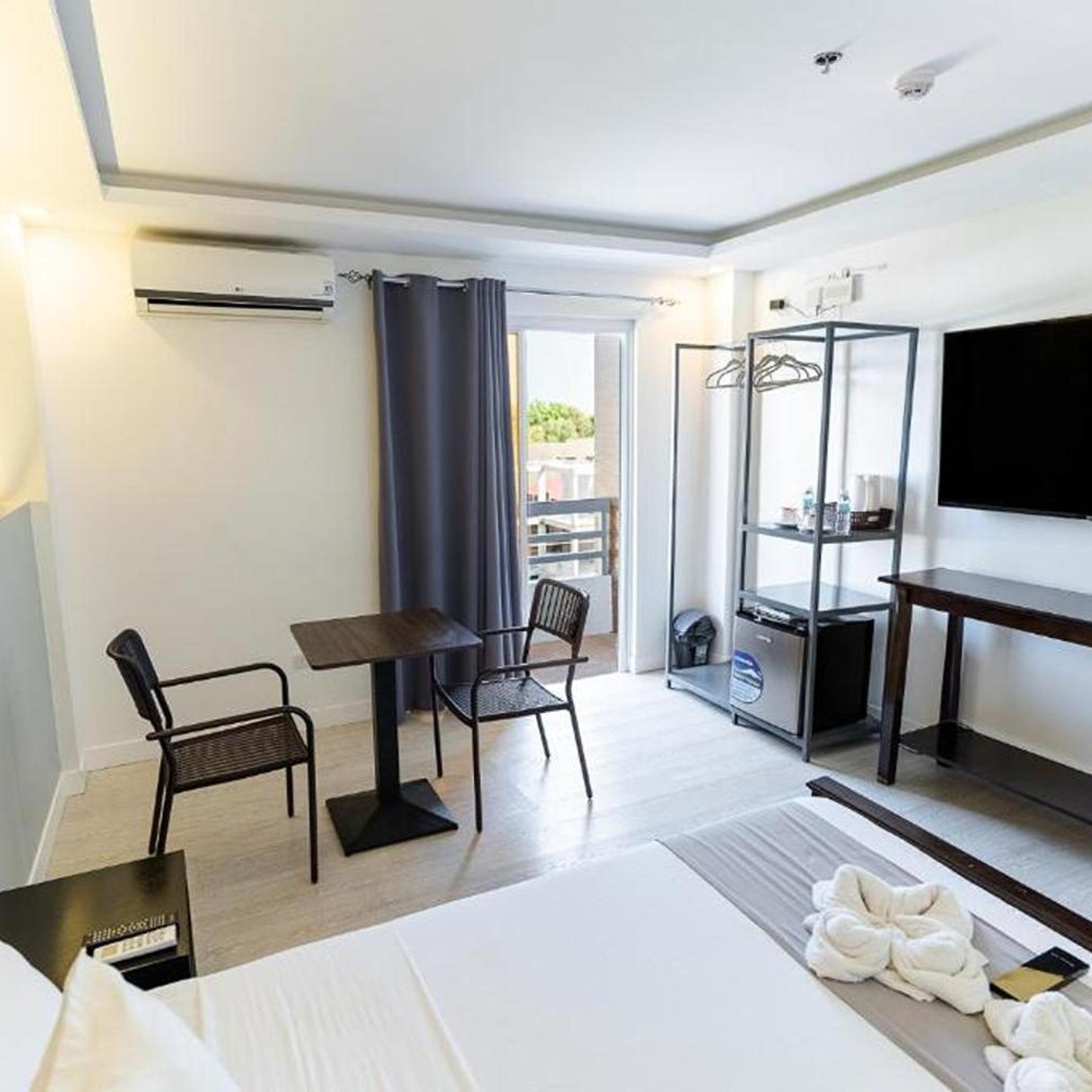 Spotlight Hotel near Hundred Islands Wharf 11/44