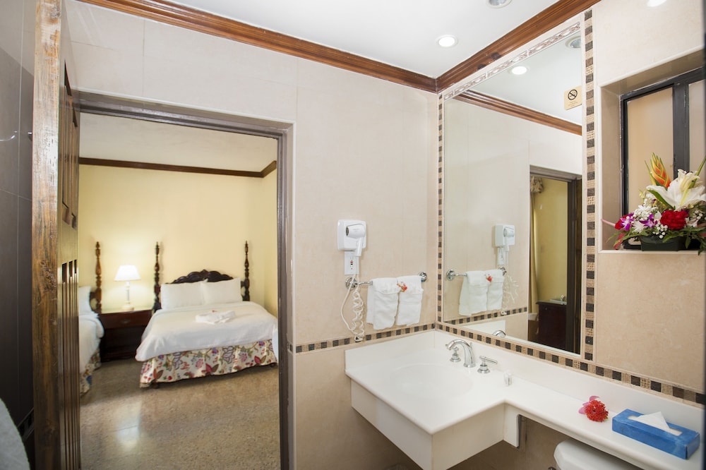 Rooms On The Beach Negril 26/26
