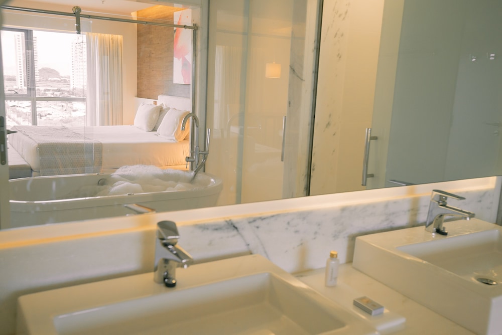 Vogue Square Fashion Hotel 49/50
