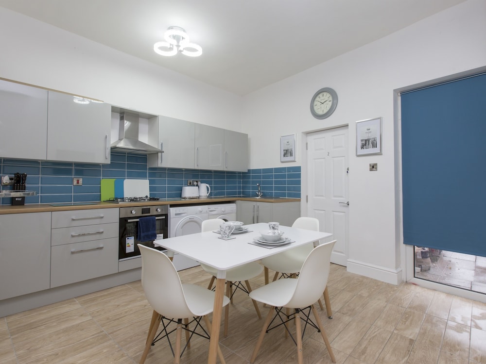Townhouse Plus @ 40 West St 32/50