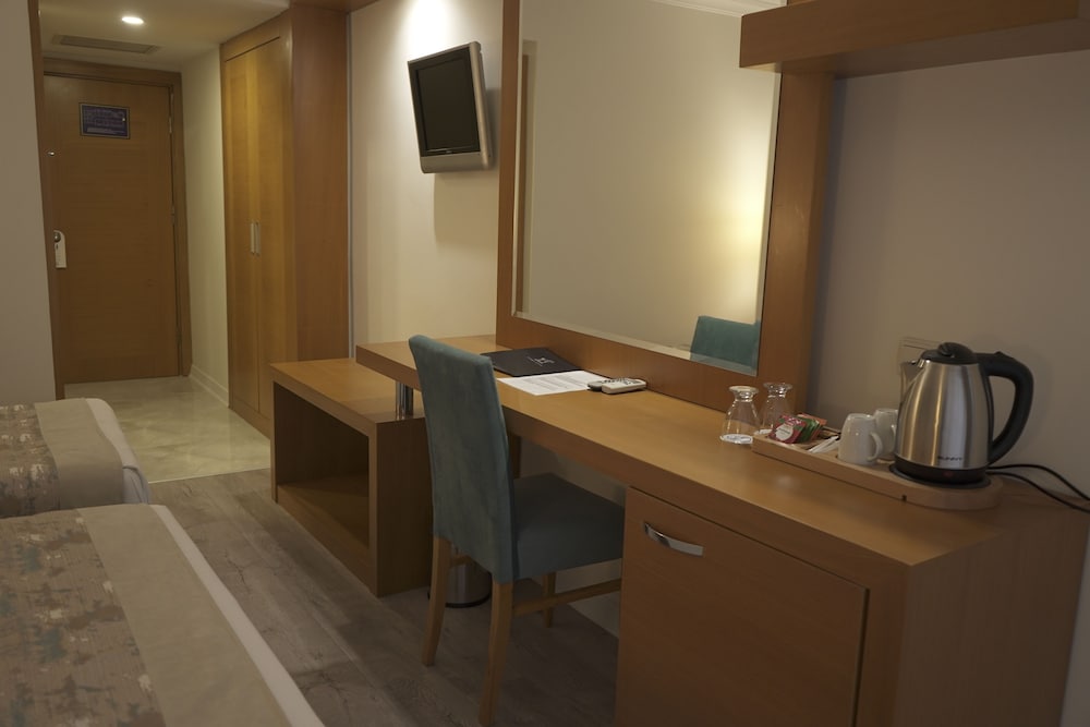 Sirma Hotel 49/50