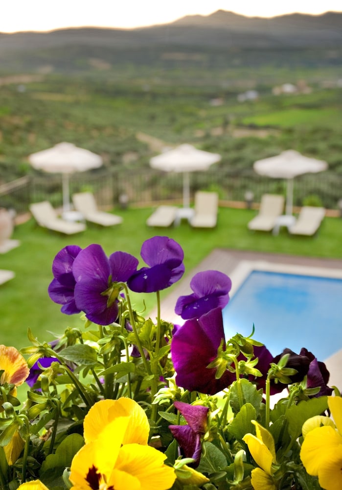 Katalagari Country Suites 44/50