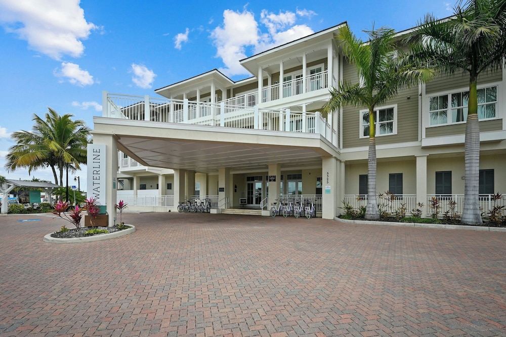 Autograph Collection Waterline Marina Resort & Beach Club 39/50