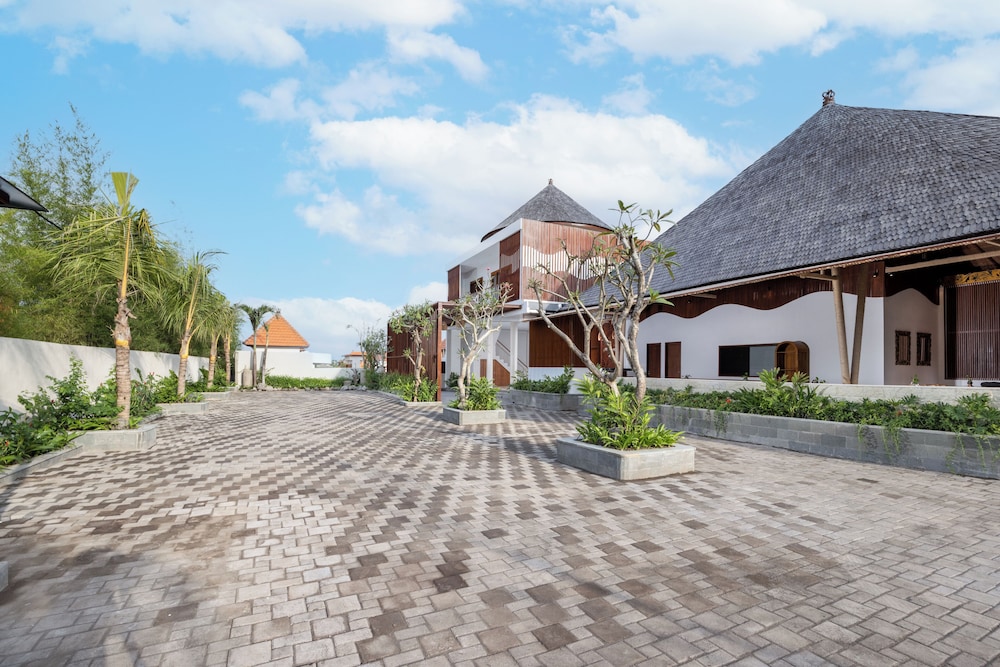La Tropica Canggu Bali by Kanaya Hospitality 72/78
