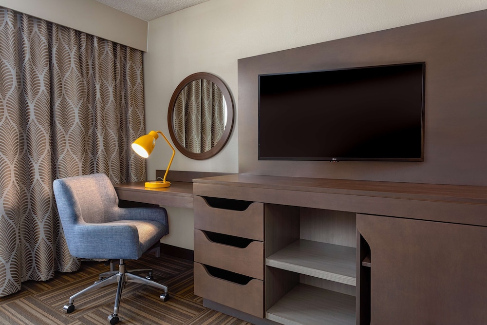 Hampton Inn Bristol 24/28