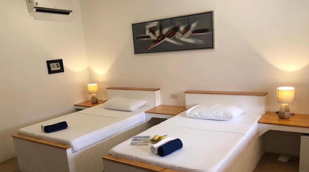 Parrot Resort Moalboal 13/50