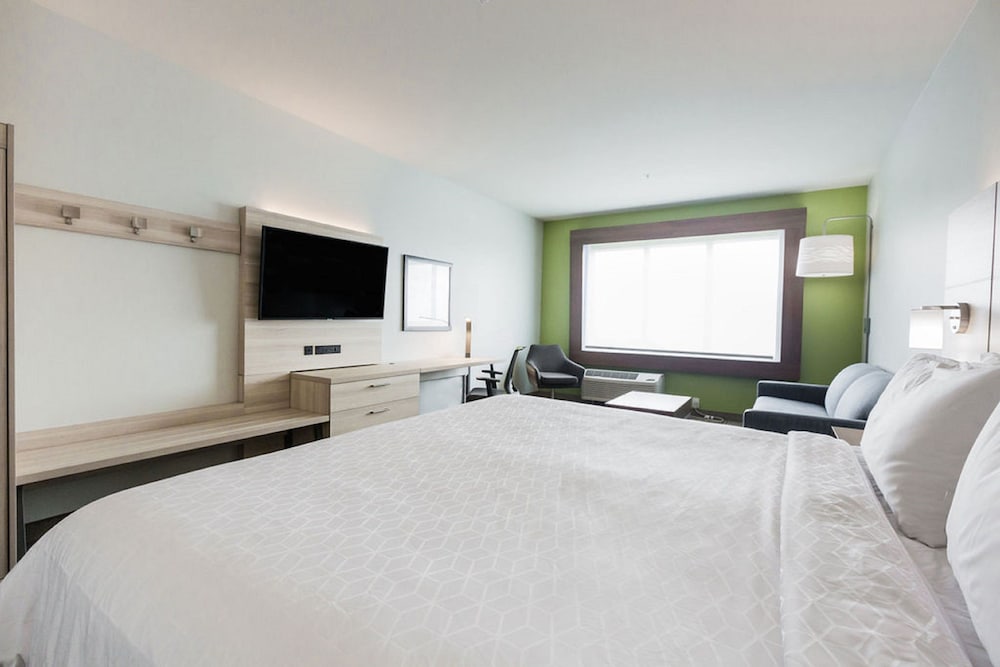 Holiday Inn Express Suites Edmonton N St Albert 21/72