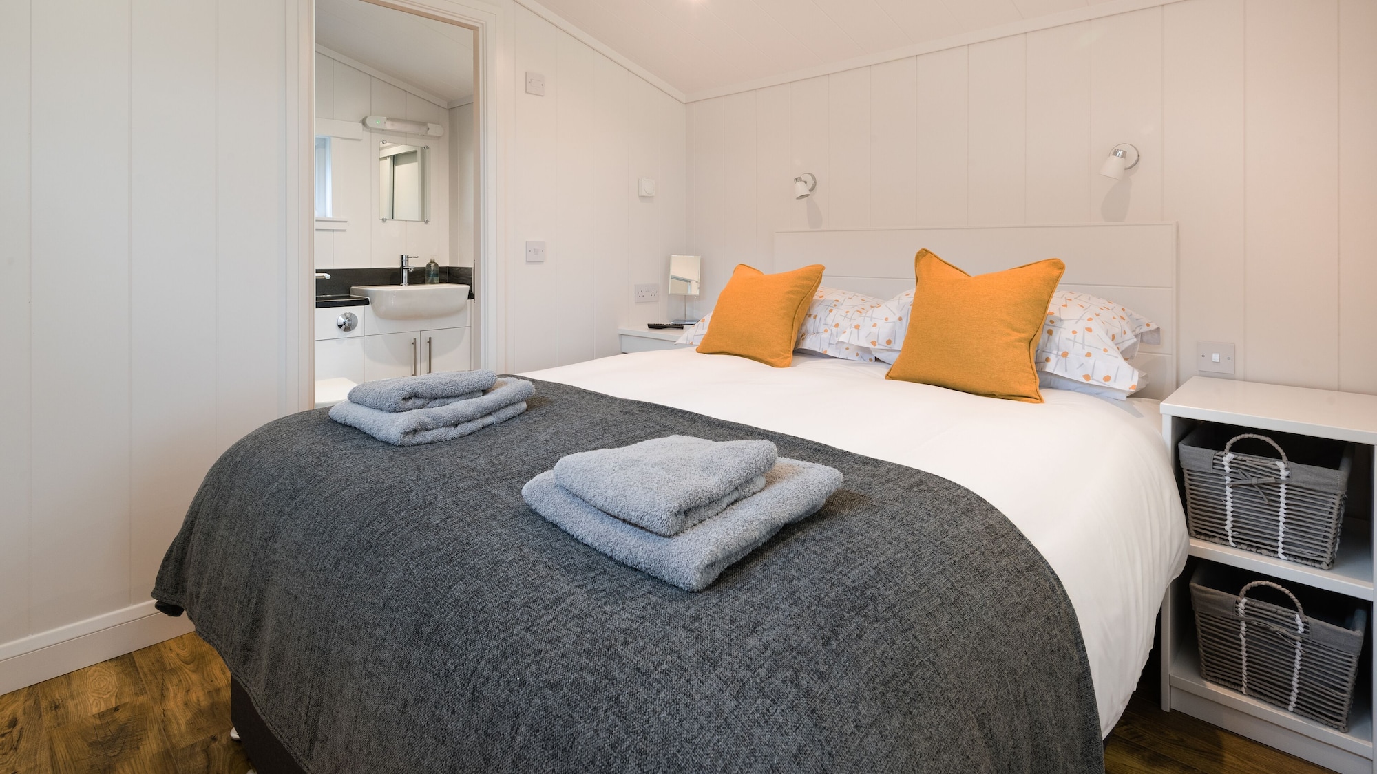 1 Bedroom, Little, Lodge, Chalet, King Bed, Sofa