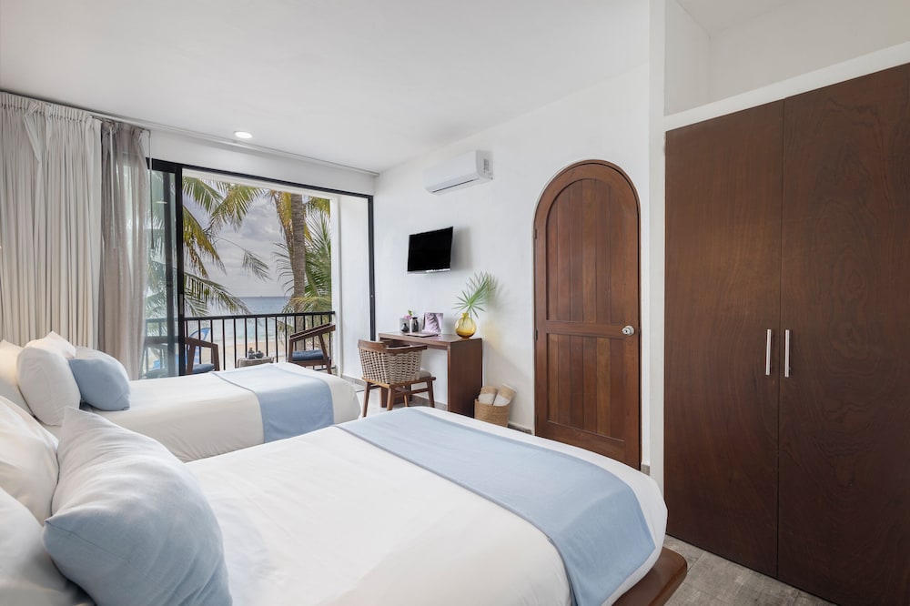 LUXURY, SUITE, 2 DOUBLE BEDS, SEA VIEW, PRIVATE BATHROOM