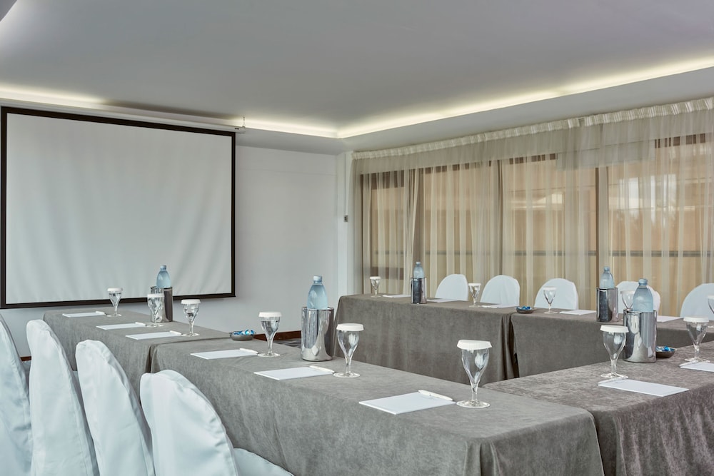 Grecian Park Hotel 66/75