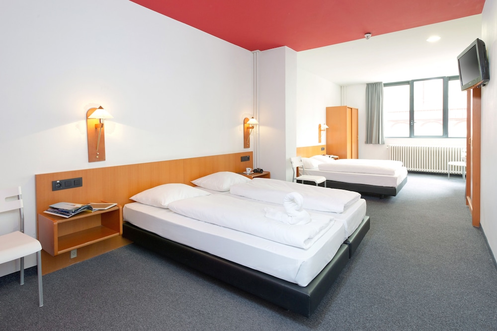 MIXED DORM, 4 BEDS