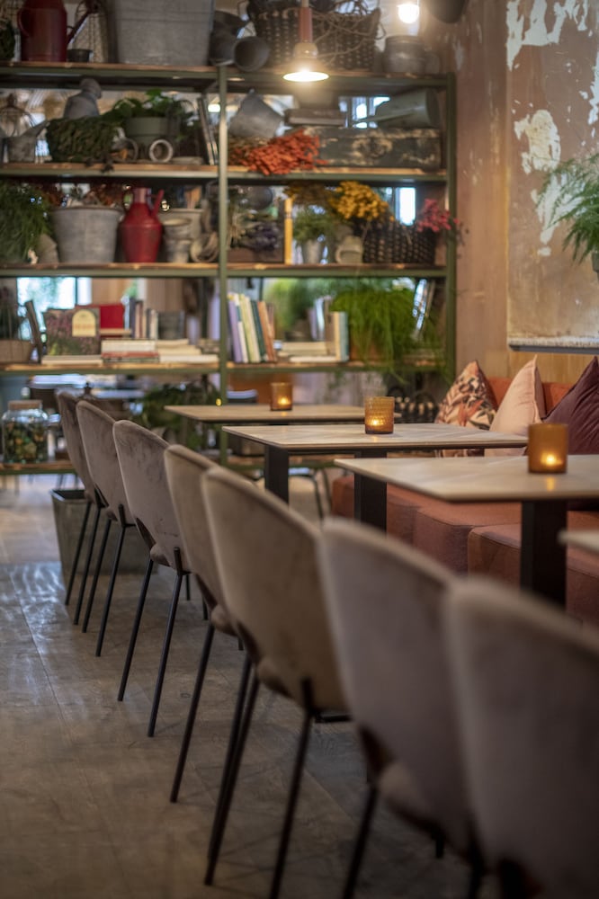restaurant cafeteria