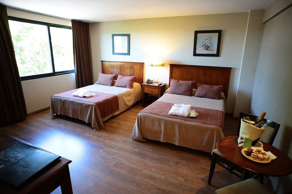 Howard Johnson by Wyndham San Pedro 15/29