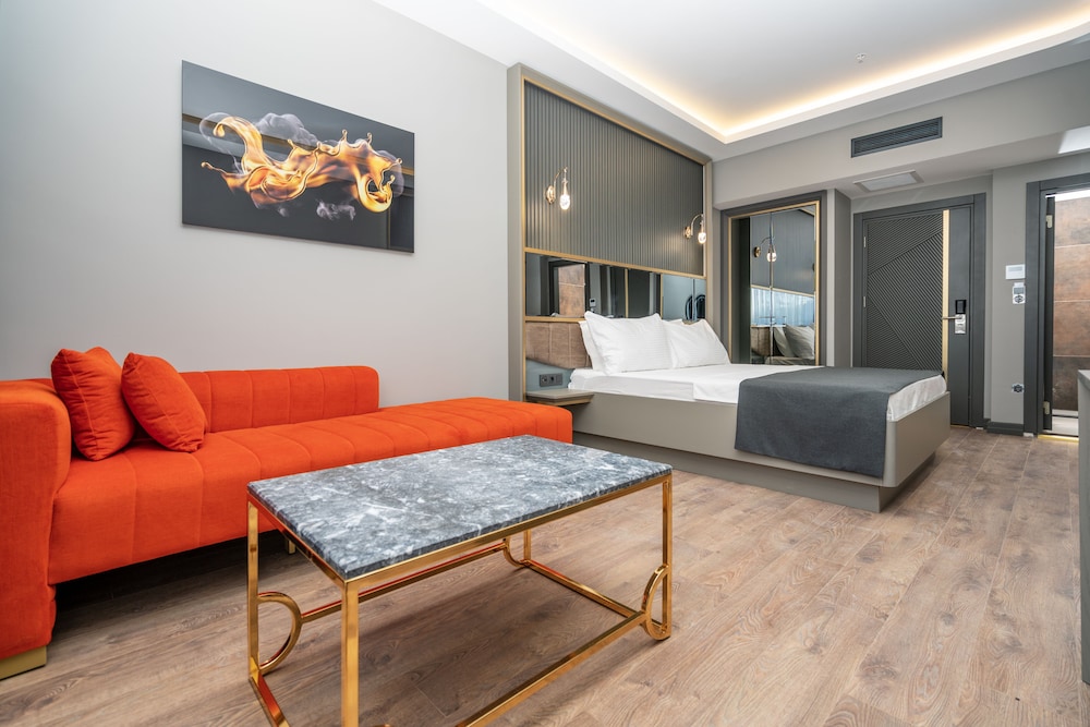 216 Ruby Suite 31/43