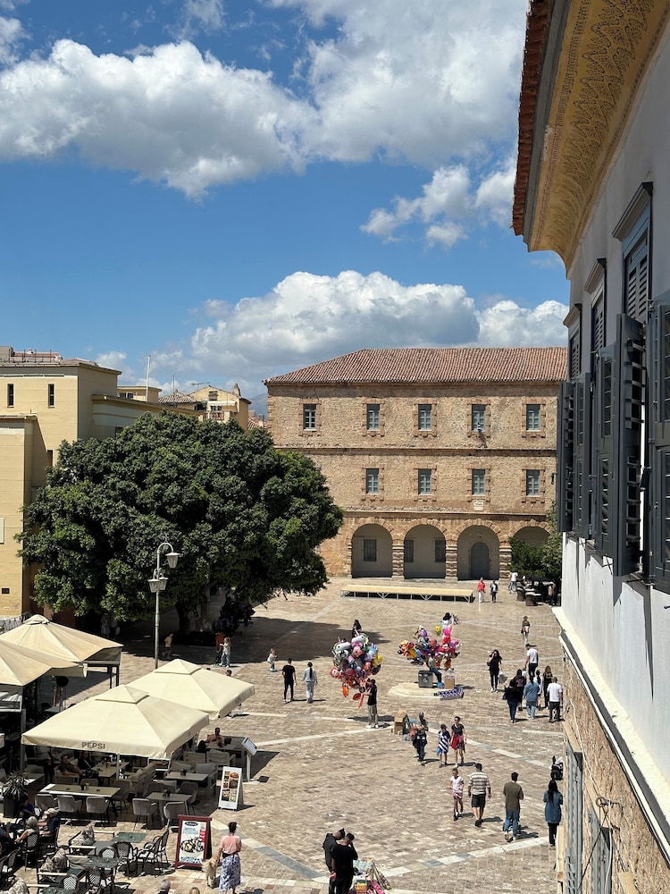 Castellano Hotel & Suites 53/63