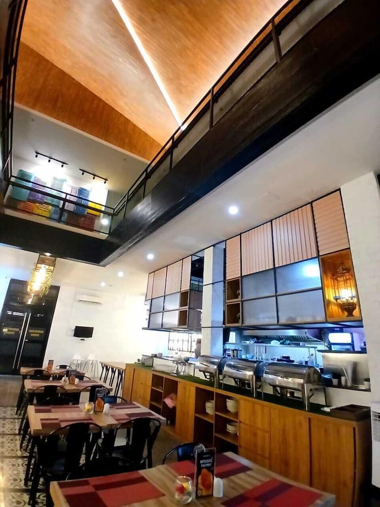 Nunia Tamansari Hotel 40/50