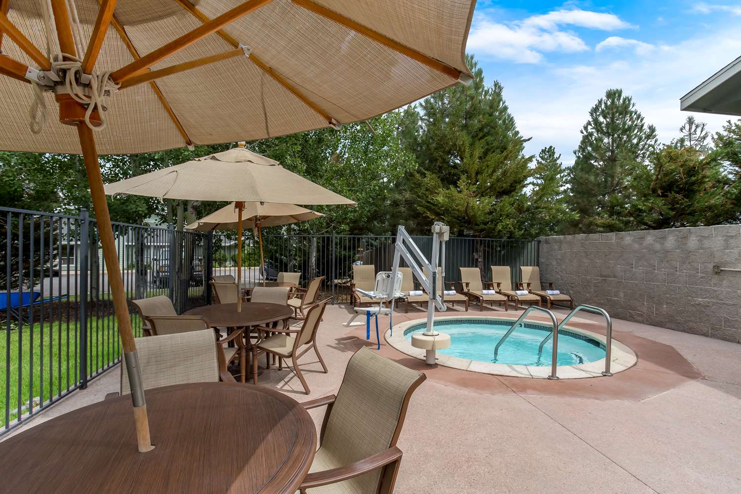 Best Western Rose Quartz Inn 37/40