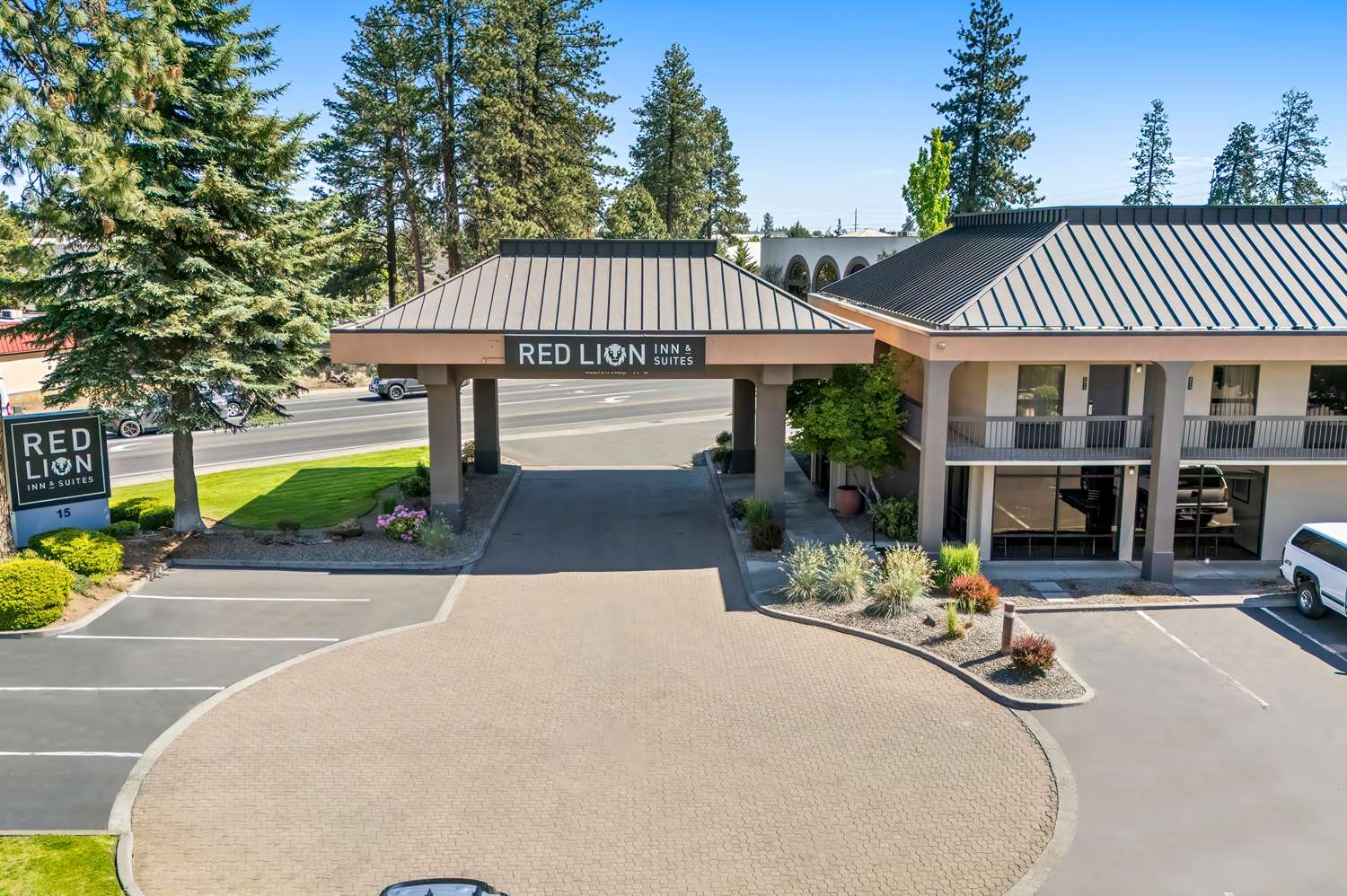 Red Lion Inn & Suites Deschutes River Bend 13/30