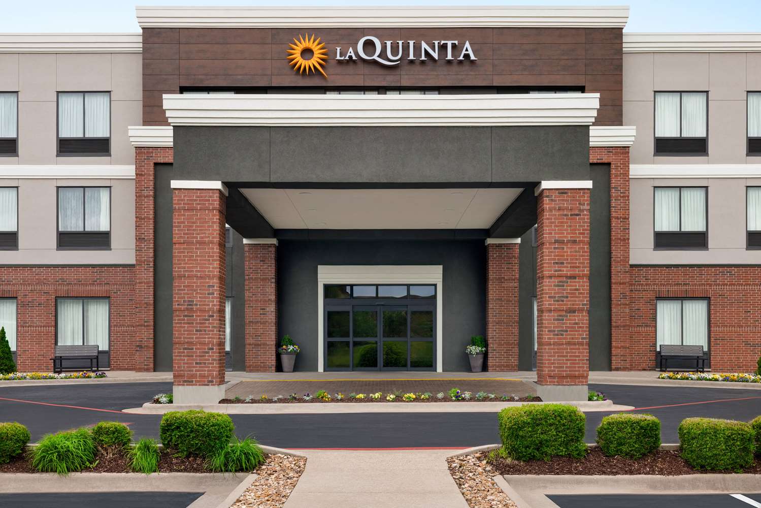 La Quinta Inn Suites Springfield Airport Plaza 2/61