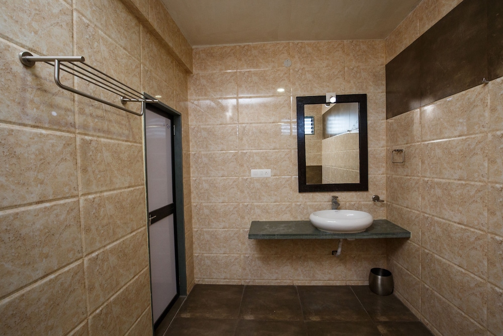 Gir Lion's Paw Resort 34/35
