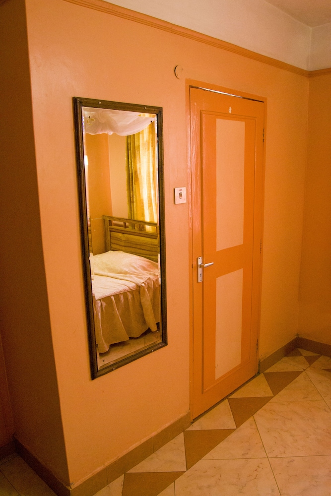 Mooreland Hotel Nairobi 16/37