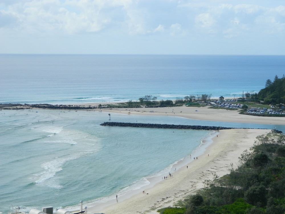 ROYAL PALM RESORT 76/80