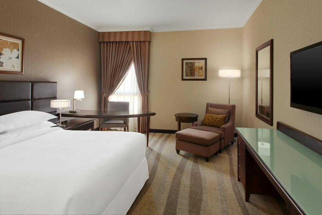 Tower, Guest Room, Queen Bed, Lounge Access
