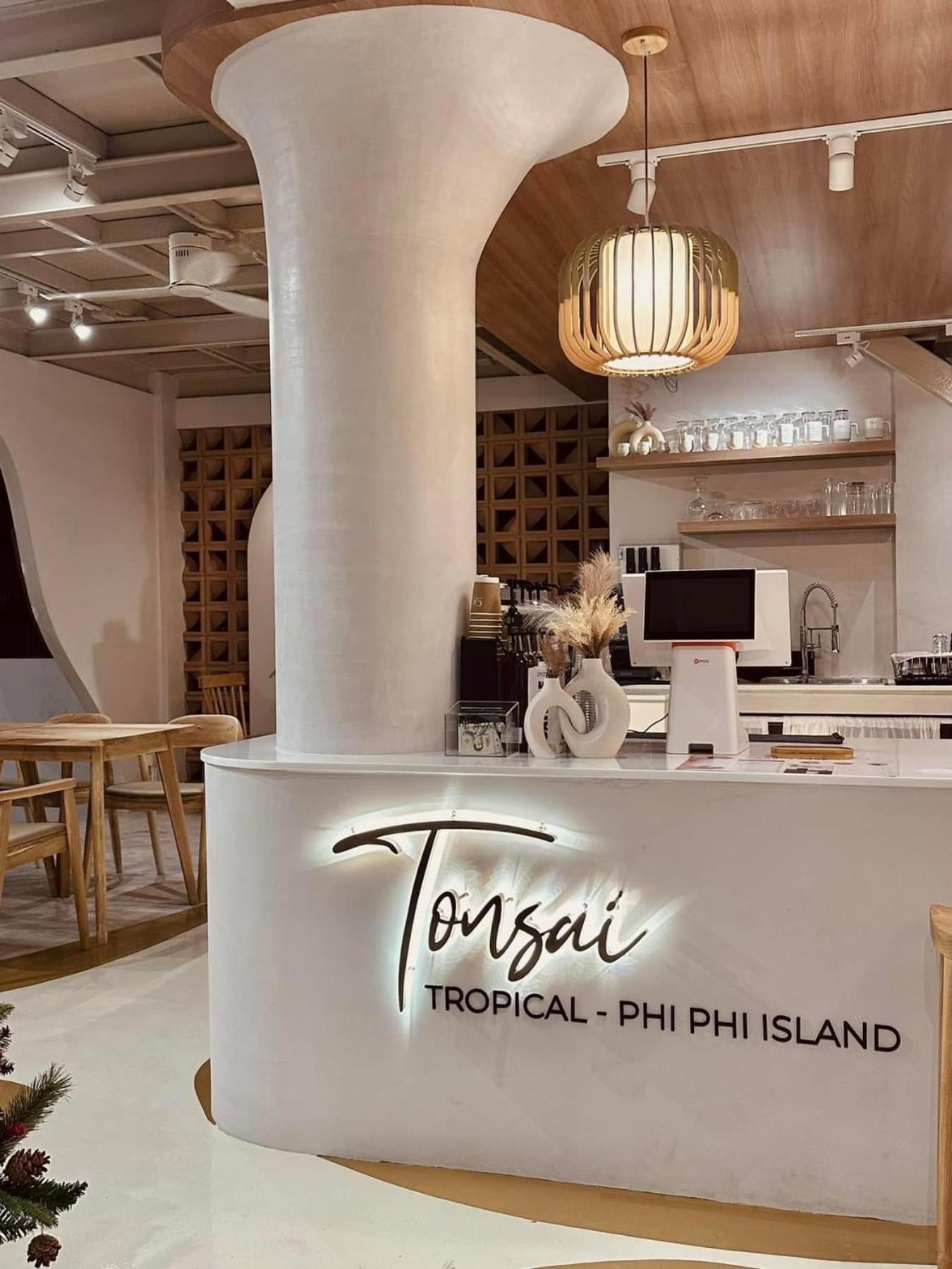 Tonsai Tropical Phi Phi Island 5/23