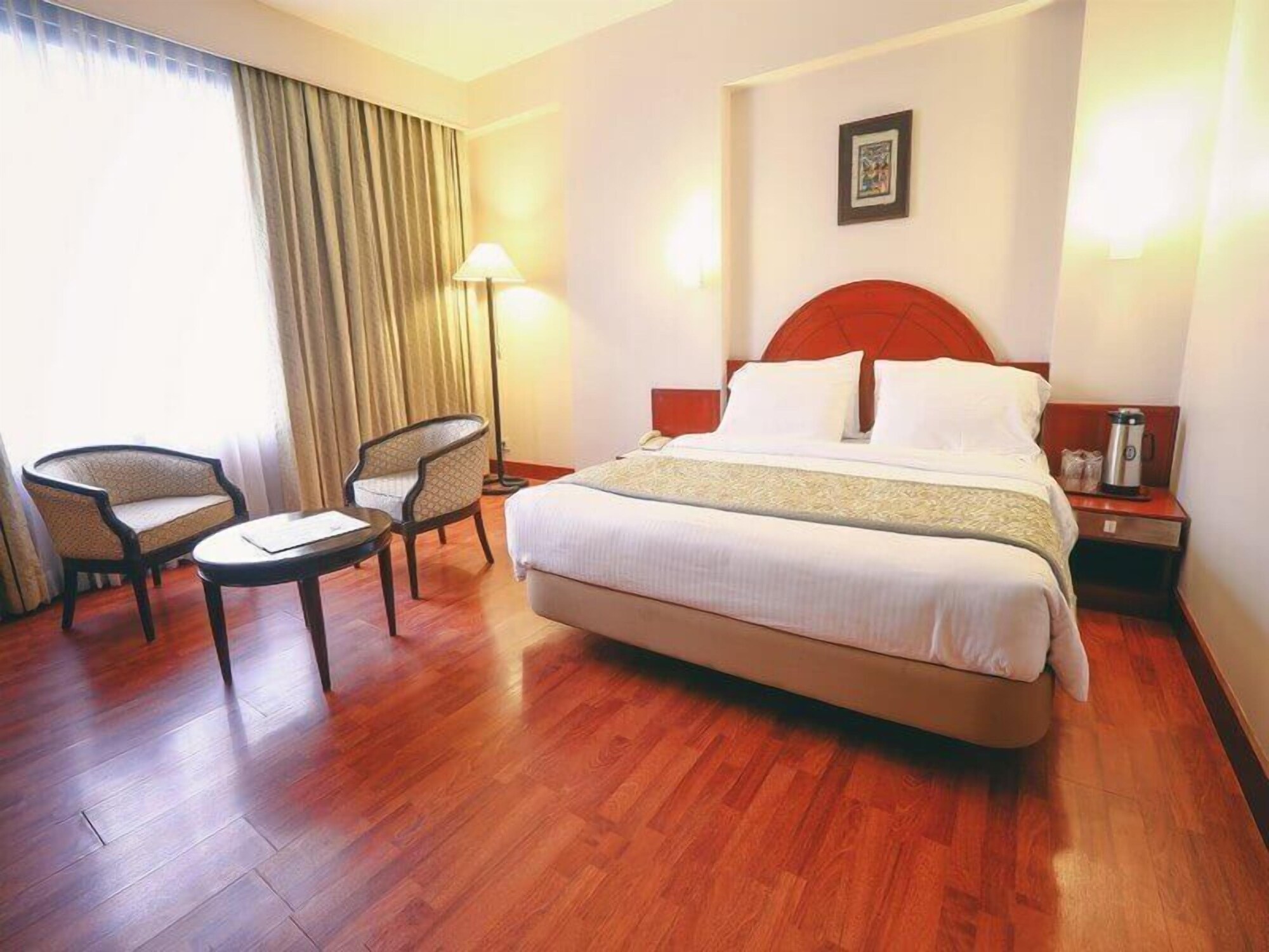 DELUXE, DOUBLE OR TWIN BED